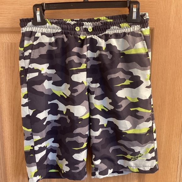 Eddie Bauer Big Boy's Youth Hybrid Quick Dry Mesh Lined Active Shorts - Picture 1 of 5